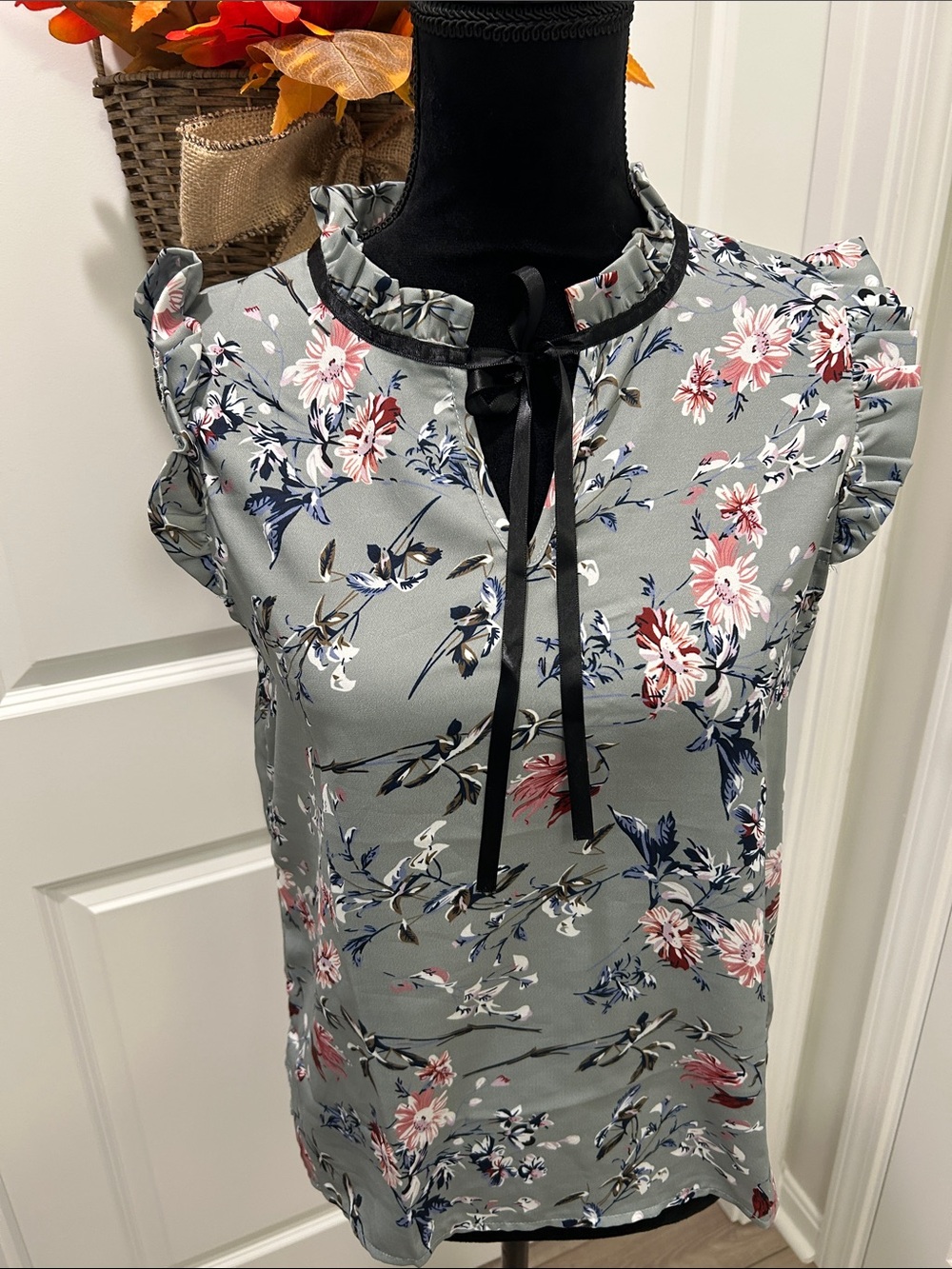 Floral Ruffle Tie-Neck Women's Top - Mint Green XS